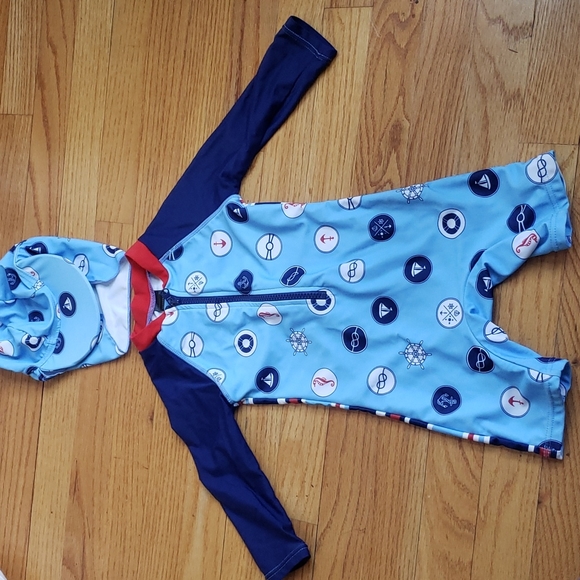 bonverano Other - Bonverano baby rash guard swimsuit with matching hat 12-18m 🏖